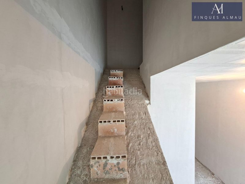 Foto d1c9ae42-2035-4d5b-90ac-30df5e63cd96. Casa aparellada amb aparcament a Olivella