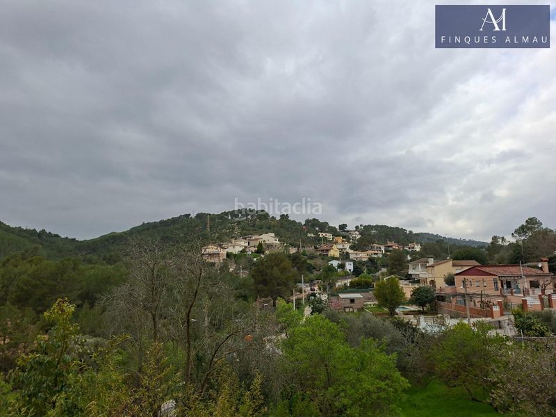 Foto f376b958-e8b8-46a6-8868-3b2fa74c7c25. Casa aparellada amb aparcament a Olivella