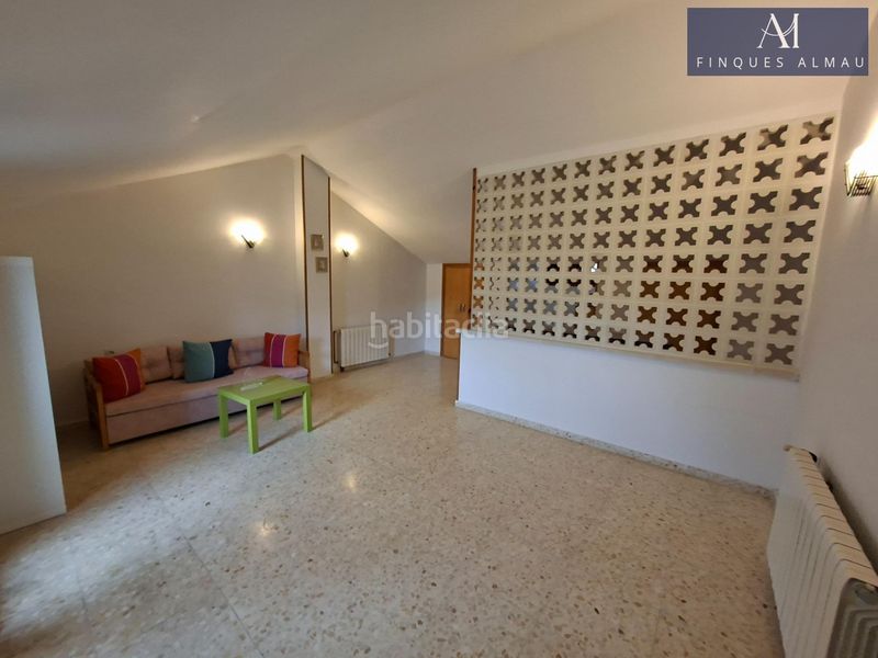 Foto f6497be9-6f00-4c5d-95a4-5b2542fa3c2c. Casa aparellada amb aparcament a Olivella