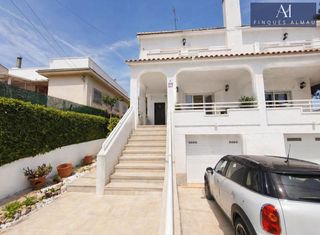 Casa pareada  França. Amplio pareado en segur de calafell ideal para familias