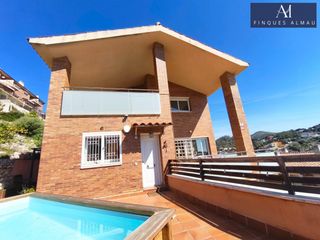 Chalet  Carrer carrer esparreguera. Exclusivo chalet en cubelles con piscina y amplio terreno