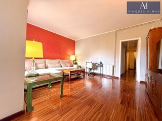 Appartement  Carrer carrer vallespir. Acogedor piso reformado en el corazón de les corts, barcelona