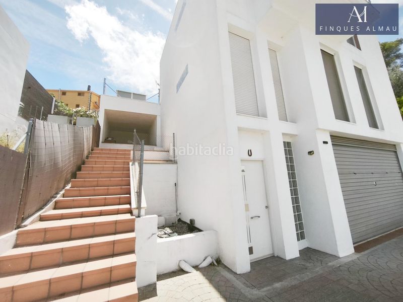 Foto a60e281b-a714-4f27-b406-e3abeacd9ce1. Casa amb calefacció aparcament piscina a Olivella