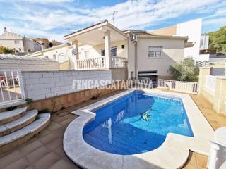 Casa adossada a Segur de Calafell Nucli Urbà. Chalet adosado, les brises con licencia turistica