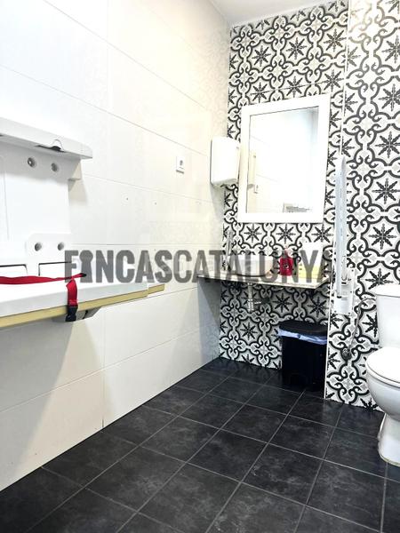 Foto a1b120fa-7567-4c35-a9c8-65d114bcc405. Alquiler local comercial bar cafetería en traspaso en Vilanova i la Geltrú