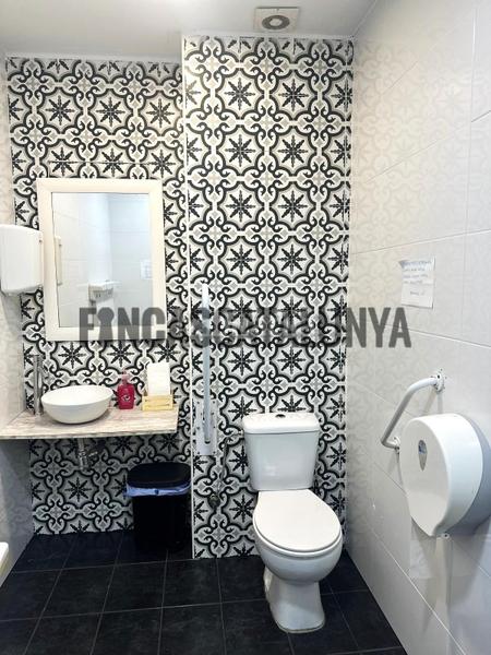 Foto a88e164d-76d7-471a-9b40-e617f677cad2. Alquiler local comercial bar cafetería en traspaso en Vilanova i la Geltrú