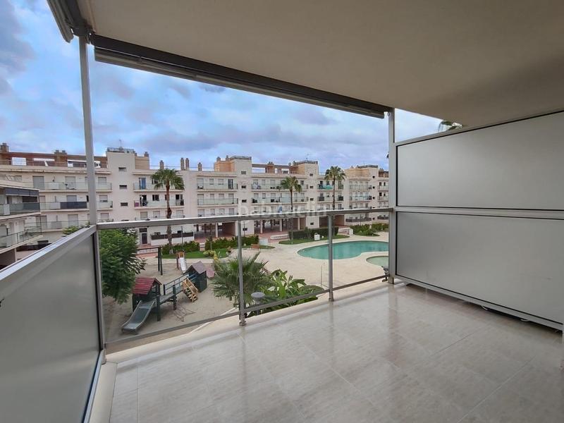 Foto 147c4f1d-07cf-4568-bddf-d91077184016. Piso  en complejo residencial frente al mar en Cubelles