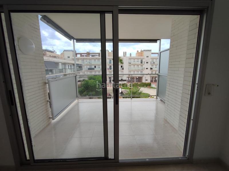 Foto d9c7293f-740d-4d8b-bd93-034d1e7efdea. Piso  en complejo residencial frente al mar en Cubelles
