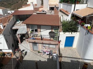 Doppelhaus in Sayalonga. Casa en venta en sayalonga