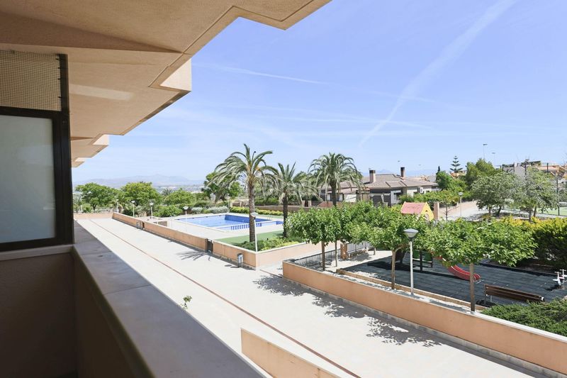 Foto 4fc6f0c1-0508-4b00-adfa-2804d807c04e. Apartament amb calefacció piscina a Los Arenales del Sol Elche / Elx
