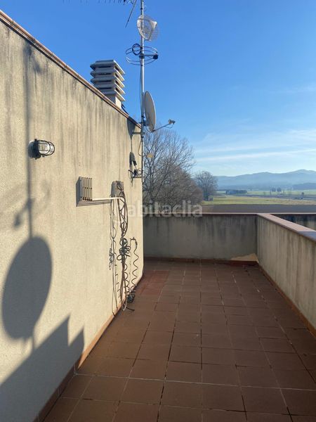 Foto 14d31012-f254-4999-85e9-3ed62e87218d. Casa adossada amb calefacció aparcament a Centre Vidreres