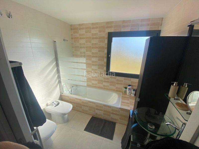 Foto 17fd7ac0-eb23-48e2-ab82-cd6f9ff55534. Casa adossada amb calefacció aparcament a Centre Vidreres