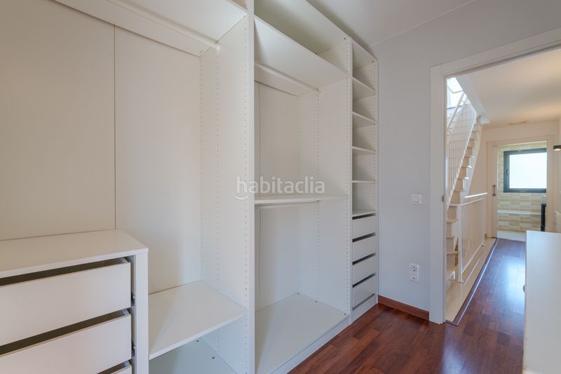 Foto 988ad089-c6a9-4ffe-8506-f562b7a54f8d. Casa adossada amb calefacció aparcament a Centre Vidreres