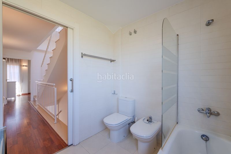 Foto d12d3a9f-6987-4be6-a3b1-569df47e99aa. Casa adossada amb calefacció aparcament a Centre Vidreres