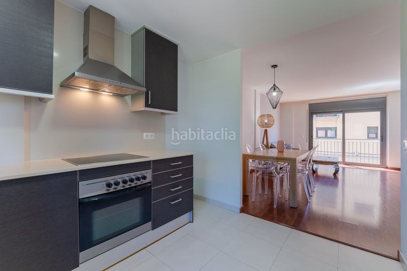 Foto dd5de9a6-9a3e-4150-b923-87ebb2422f17. Casa adossada amb calefacció aparcament a Centre Vidreres