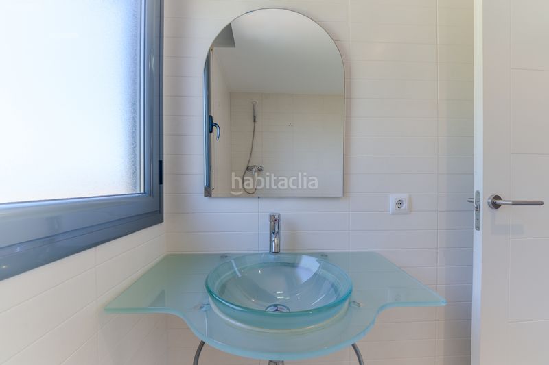 Foto ea7e5e88-df6a-43d0-9da2-dcb0a165d631. Casa adossada amb calefacció aparcament a Centre Vidreres