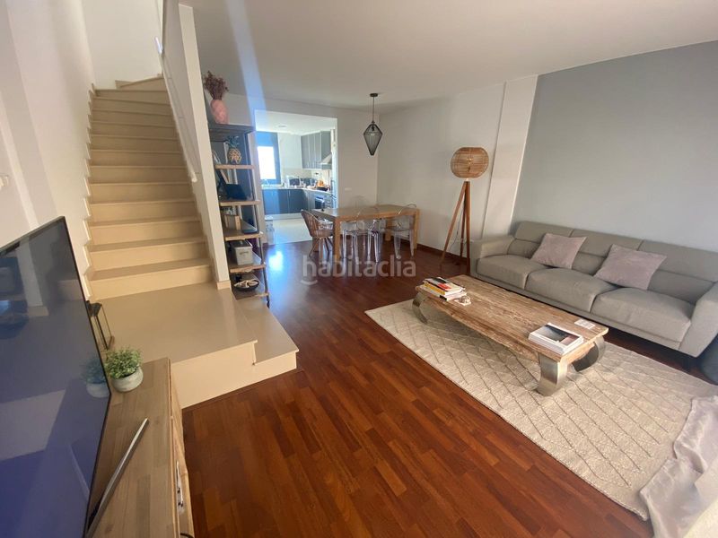 Foto f9048621-01d3-46cf-b929-663e016389d1. Casa adossada amb calefacció aparcament a Centre Vidreres