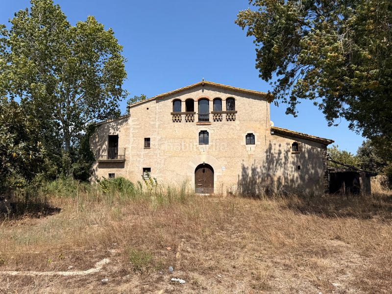 Foto 5e6a9a8a-82e2-4250-9ac2-6353086d4ec3. Masia amb xemeneia a Vilobí d´Onyar
