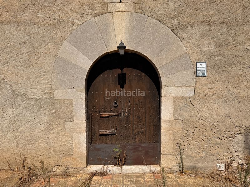 Foto e32ef6ad-d636-42a9-9b00-6ff29010c266. Masia amb xemeneia a Vilobí d´Onyar