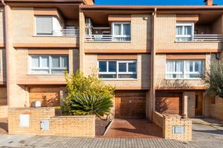 Casa adossada  Carrer salvador espriu 12. Magnífica casa adosada en una de las zonas más tranquilas de ban