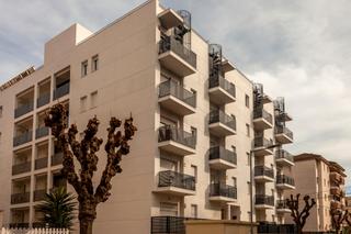 Planta baja  Carrer del sena 6. Obra nueva. planta baja de 3 habitaciones y dos baños con una am