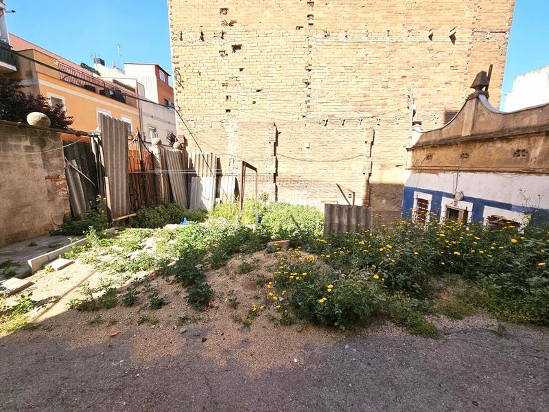 Foto f8d81396-31cb-4c48-8d1a-de20ee30d273. Terreno residenziale in carrer d'ausona 90 in Trinitat Vella Barcelona
