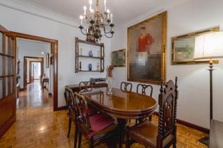 Etagenwohnung in Carrer d'Enric Granados 44