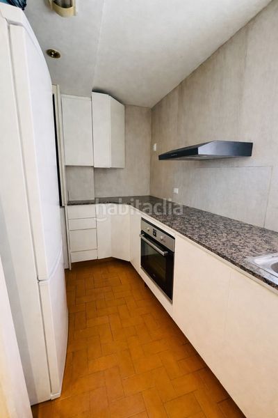 Piso amplio piso de 4 dormitorios , a reformar. ideal para personalizar a tu gusto. no pierdas esta oportunidad! en Valencia - Imagen 2