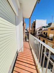 Flat  Josep benlliure. Amplio piso de 4 dormitorios en valencia, a reformar. ideal para