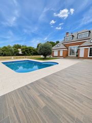Casa in Eurovillas. Chalet independiente con piscina en parcela de 1.996 m en eurovi