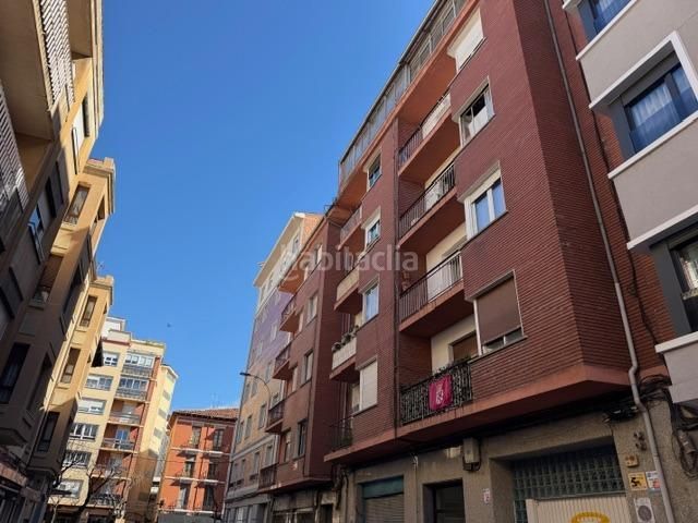 Foto 03b08b4a-36b1-43d8-bc3d-7c7576447e65. Pis amb calefacció a Centro Ciudad León