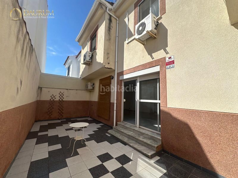 Foto 0619e113-3843-4e50-adff-b64d939f35f0. Casa adossada amb calefacció aparcament piscina a Sevilla
