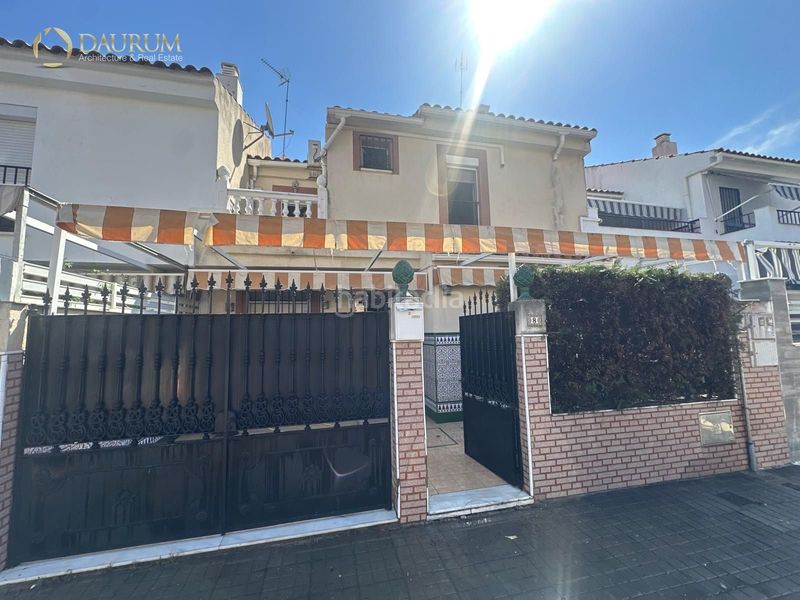 Foto 21e93074-51a0-4b3b-b8d5-a0dbd4104652. Casa adossada amb calefacció aparcament piscina a Sevilla