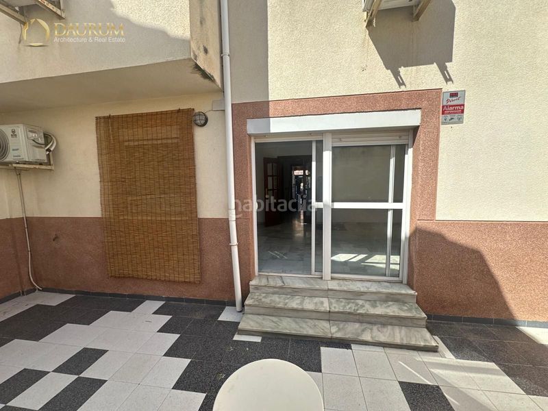 Foto 36e9c8f9-d382-44b0-a20a-b9654cbd2a1d. Casa adossada amb calefacció aparcament piscina a Sevilla