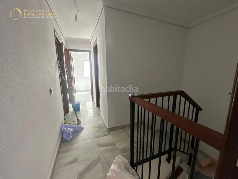 Foto 3d867934-8ddf-45fc-85d8-41129a77c0ad. Casa adossada amb calefacció aparcament piscina a Sevilla