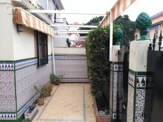 Casa a schiera  Calle yakarta. Espectacular casa de 5 dormitorios en sevilla este