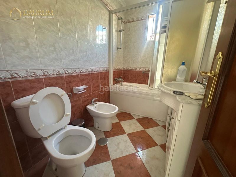 Foto 722d339e-e713-4667-8dbe-9018431144b2. Casa adossada amb calefacció aparcament piscina a Sevilla