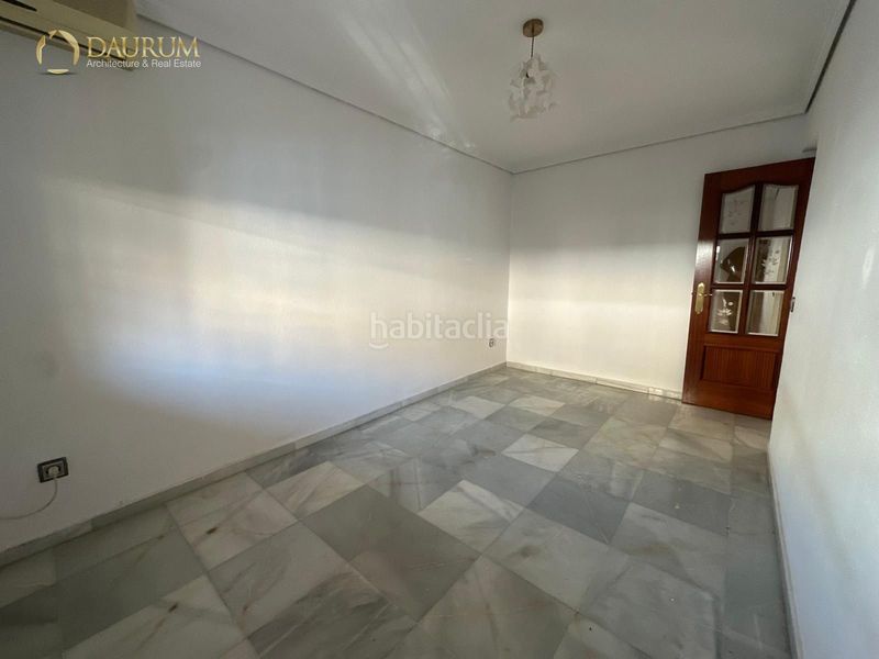 Foto d90cdbca-4d20-421c-b886-afe1e895e7a2. Casa adossada amb calefacció aparcament piscina a Sevilla
