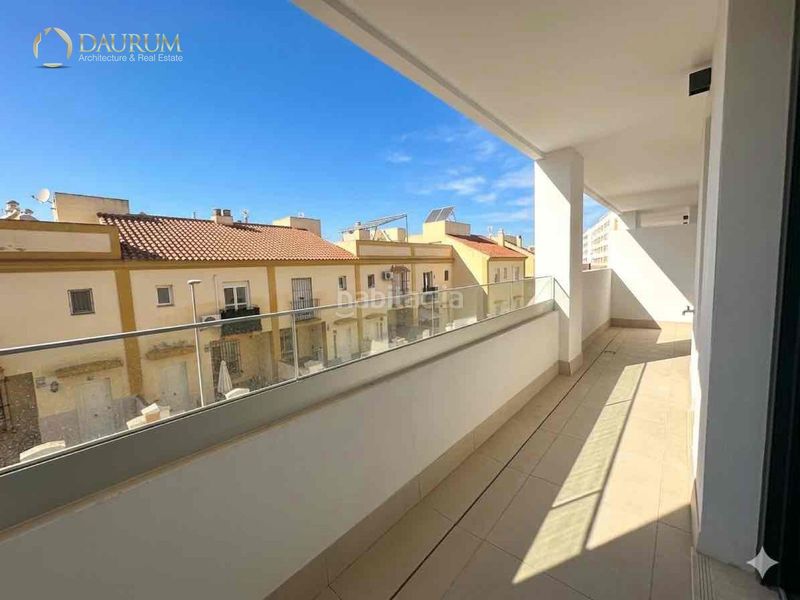 Foto f6ee6125-6a84-494c-8378-a759ffd391de. Pis amb calefacció aparcament piscina a Bellavista Sevilla
