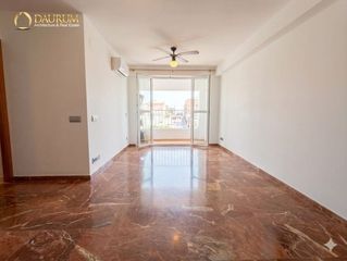 Flat  Calle rafael laffon. Gran iluminacion en piso de santa justa