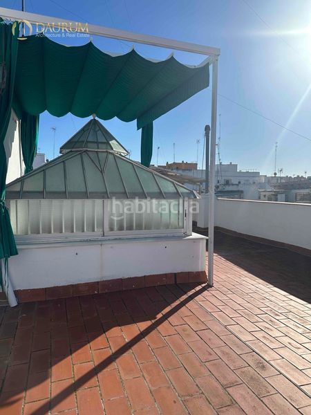 Foto 32e7eff6-1ea8-4c37-a360-71c95b275b5d. Casa amb calefacció aparcament a La Buhaira Sevilla