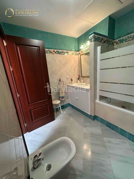Foto b4f932d2-3a18-442a-a324-be0268d4100f. Casa amb calefacció aparcament a La Buhaira Sevilla