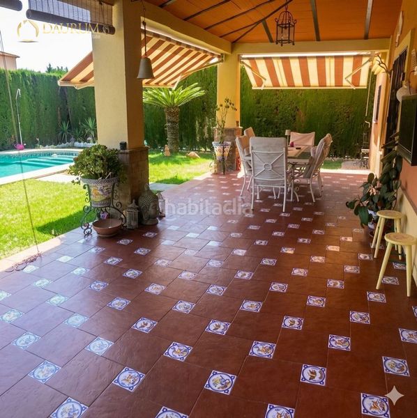 Foto b54f96fb-757d-427d-8afc-fc88c1222953. Xalet amb calefacció aparcament piscina a Olivar de Quintos Montequinto