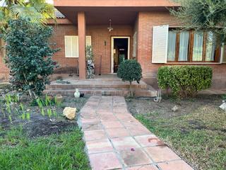 Casa  Sierra. Magnífica casa de 4 habitaciones en torrequinto.