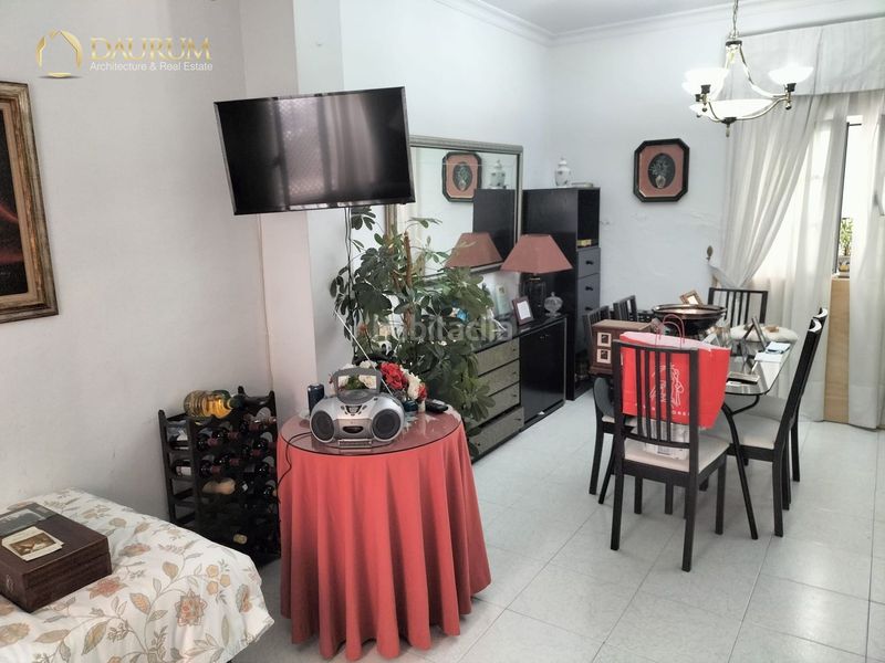 Foto b63c36f2-d333-48e0-b45d-644008d928e0. Casa adossada amb piscina a Cruz Roja Sevilla