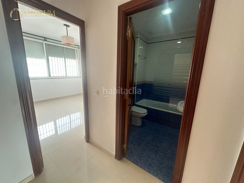 Foto f57eb832-affc-4ba7-b82e-47e9d8a4be9b. Casa adossada amb aparcament a Rinconada (La)