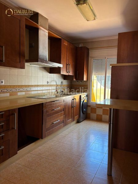 Foto fe9e77dd-8e9b-4f5c-8a96-2f308697a1fc. Casa adossada amb aparcament a Rinconada (La)