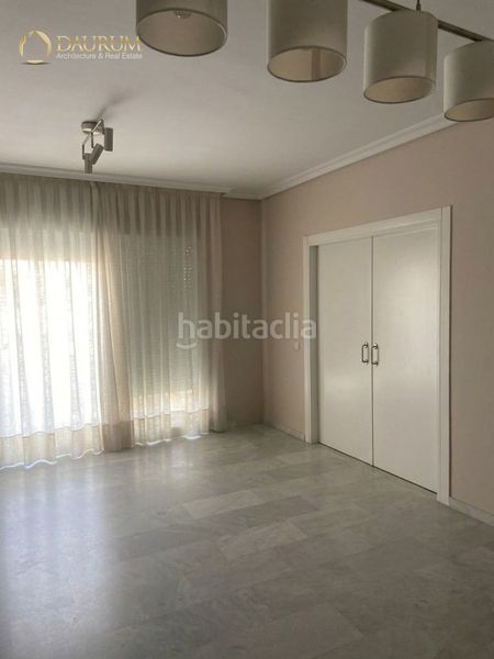 Foto b3ccd742-1411-4b91-a00b-ad575d991331. Pis amb calefacció aparcament a Triana Oeste Sevilla