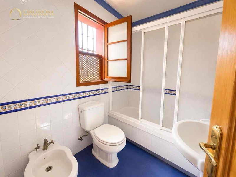 Foto 9be11f52-d5c6-48b7-9c3c-050656269f37. Casa amb calefacció aparcament a Avenida Juan Diego Bormujos