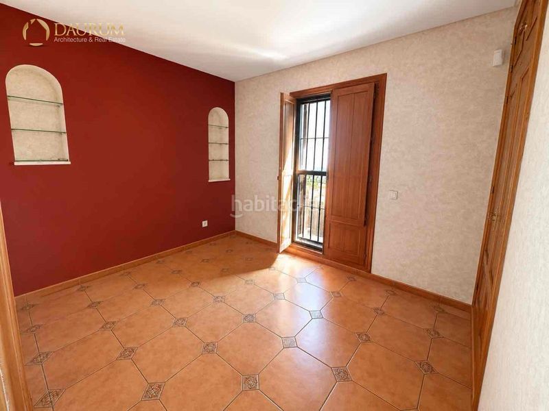 Foto f81d9702-04b8-4bd4-bd1f-445d74c1a8bb. Casa amb calefacció aparcament a Avenida Juan Diego Bormujos